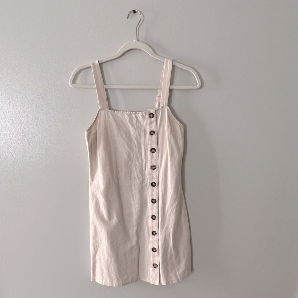 Form fitting linen side button up dress in size small